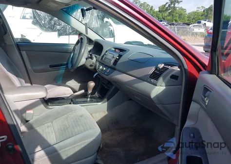 2006 Toyota Camry Le z USA, uszkodzony, nr VIN 4T1BE32KX6U143951